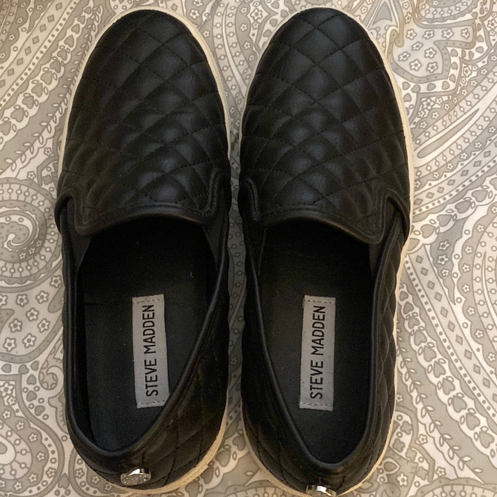 Ladies Steve Madden slip on shoes size 8